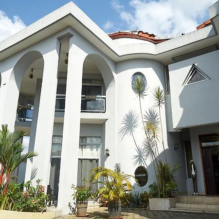 Seddo Guest House อาบีจาน ภายนอก รูปภาพ